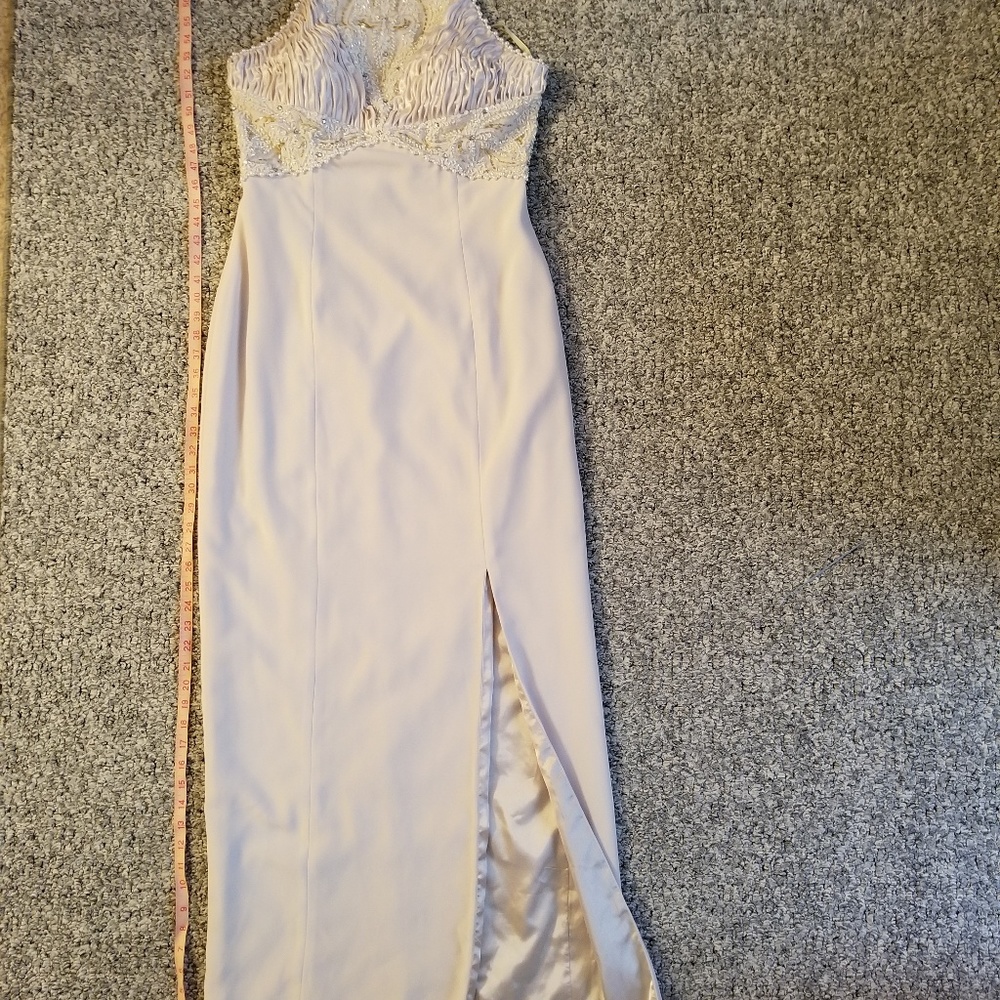 Ivory full length evening gown. - Picture 2 of 8